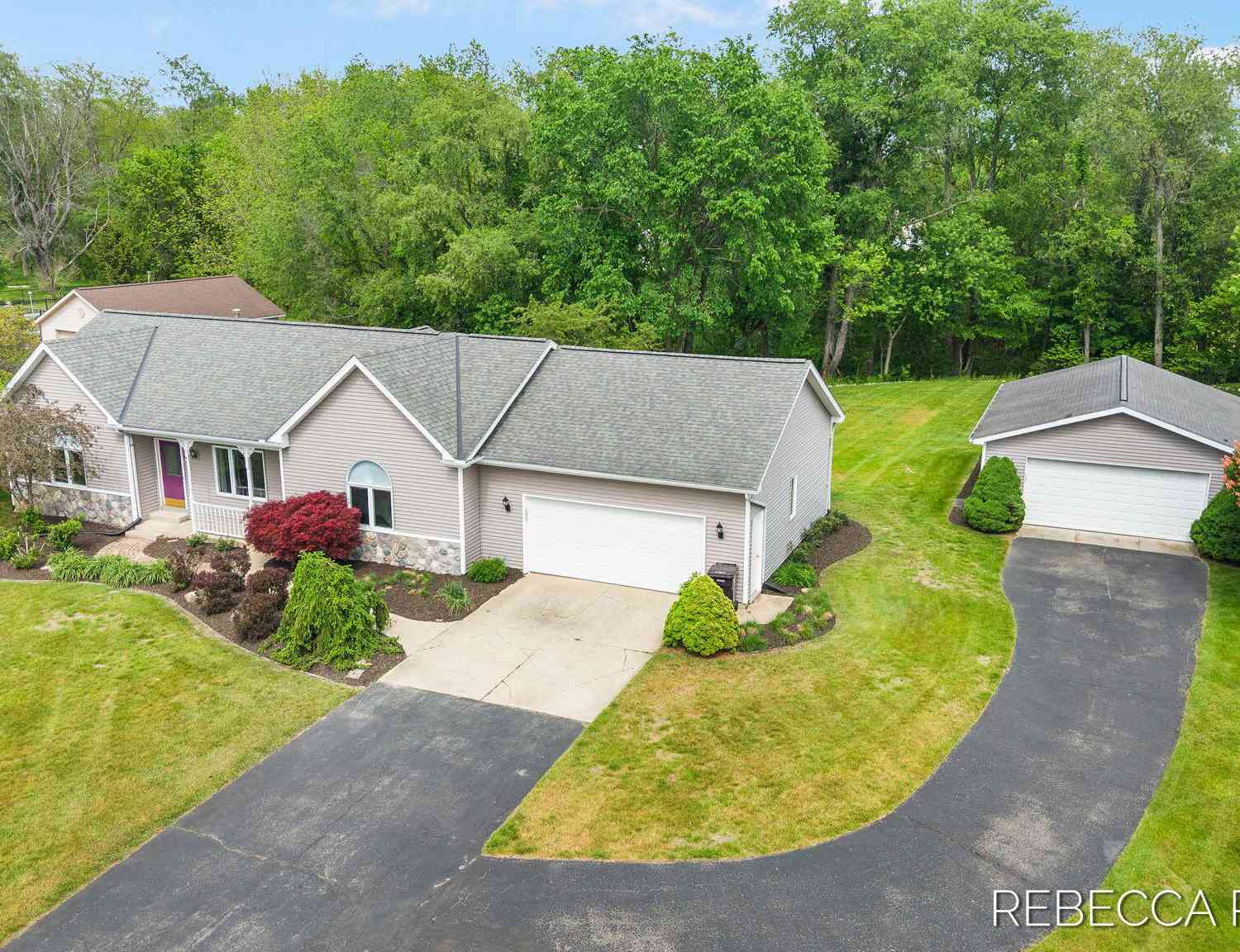 Homes For Sale - 3569 Walnut Park Drive<br/> Hamilton, MI 49419