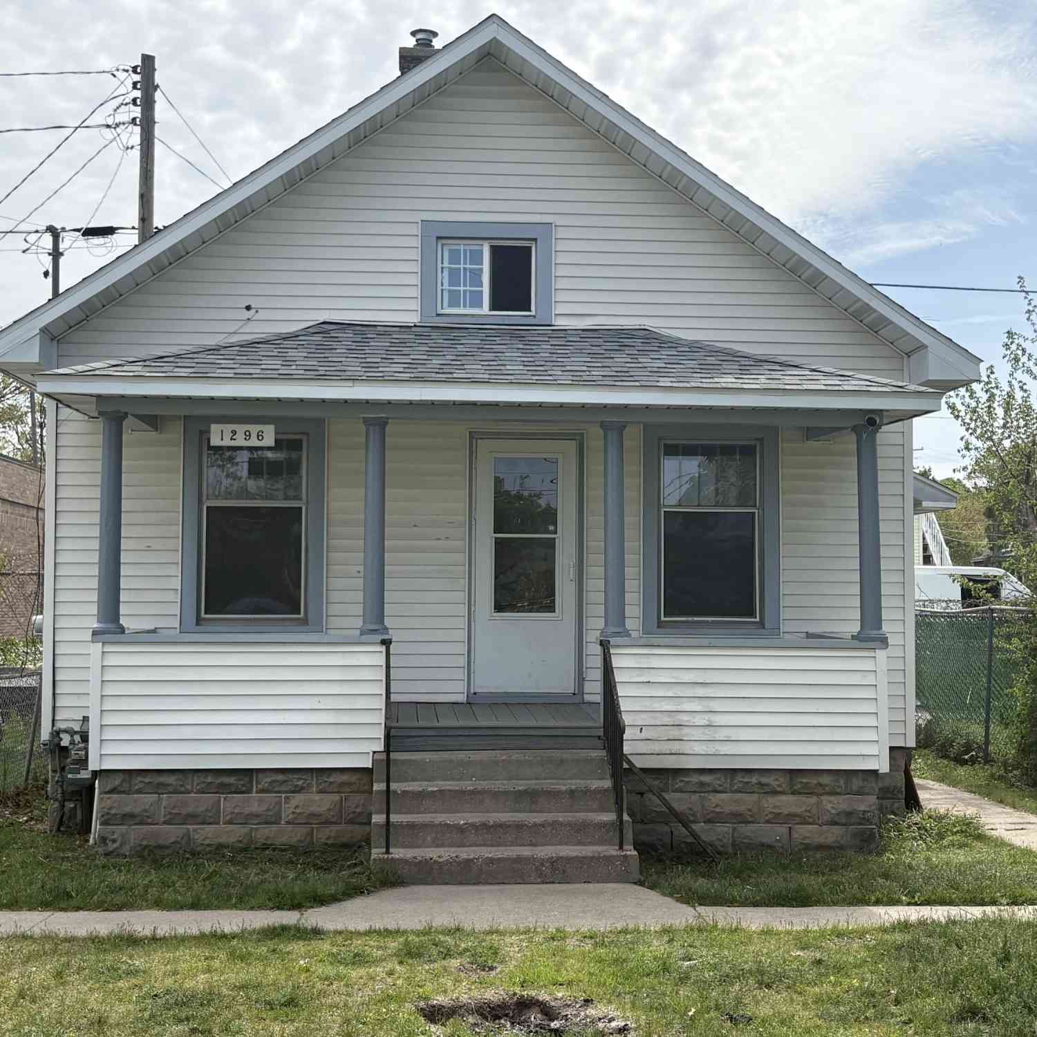 Homes For Sale - 1296 Sanford Street<br/> Muskegon, MI 49441