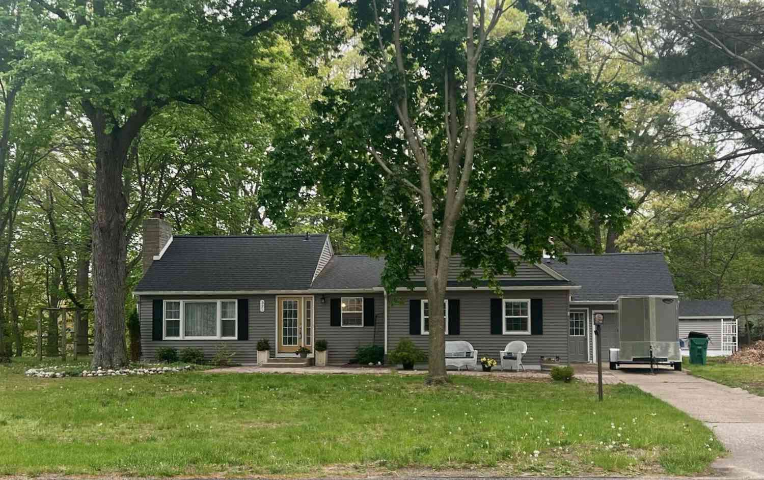 Homes For Sale - 321 S Buys Road<br/> Muskegon, MI 49445