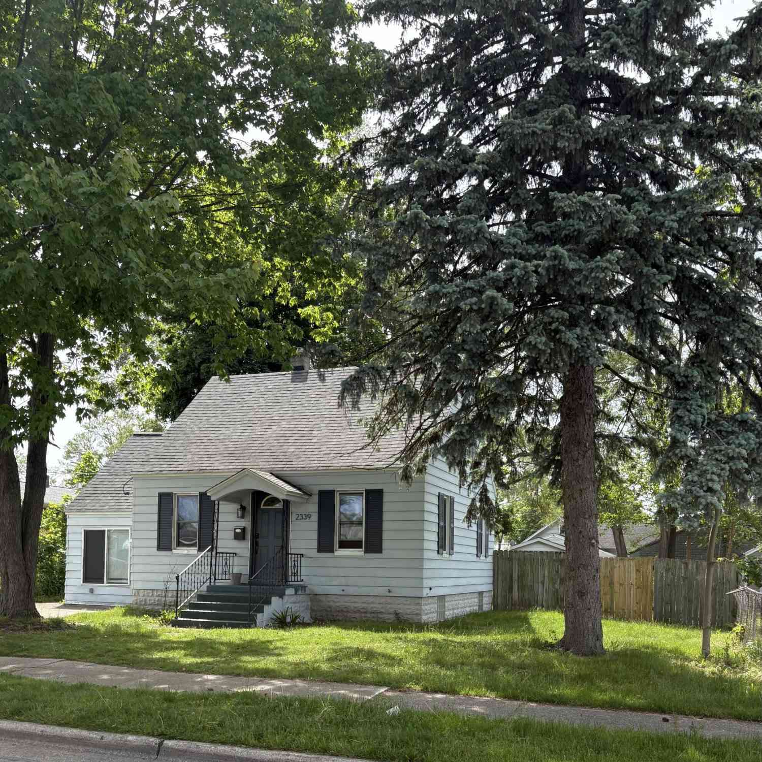 Homes For Sale - 2339 Camden Avenue<br/> Wyoming, MI 49519