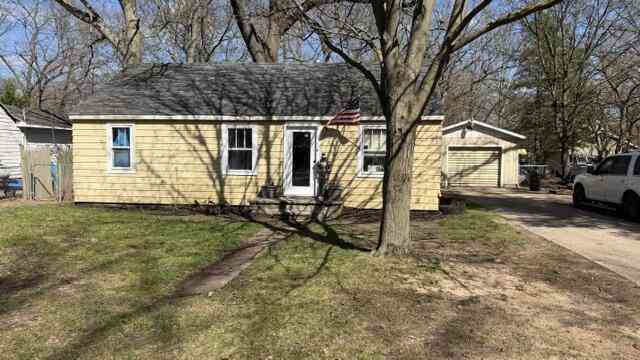 Homes For Sale - 2970 Valley Street<br/> Norton Shores, MI 49444