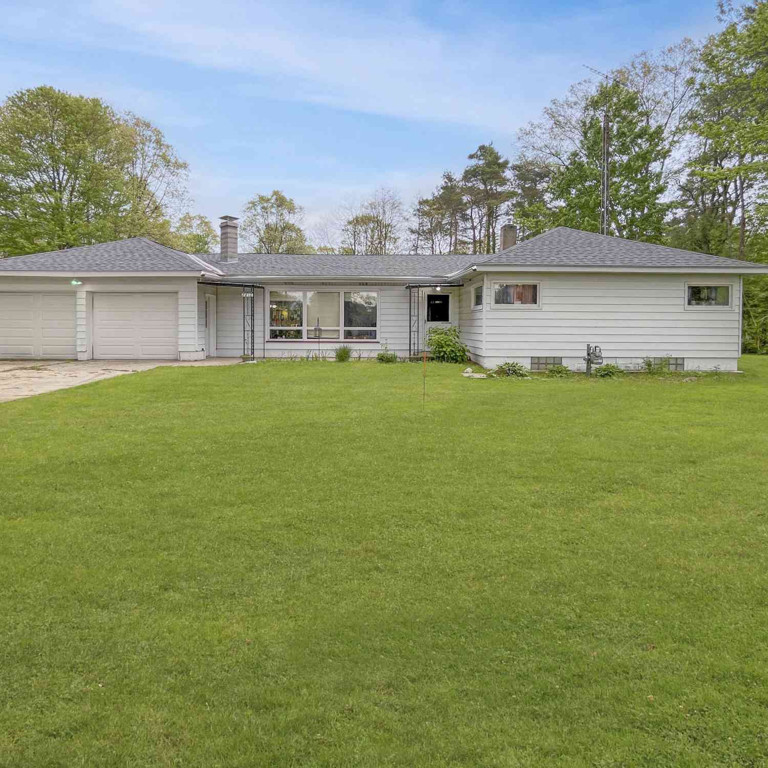 Homes For Sale - 8810 Cedar Creek Drive<br/> Muskegon County, Holton, MI 49425