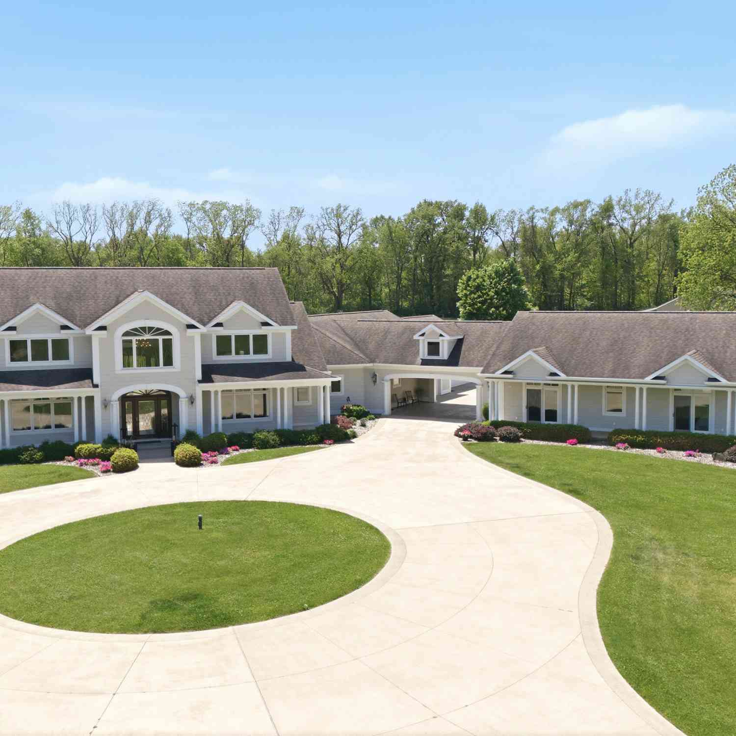 Homes For Sale - 2122 Grange Road<br/> Buchanan, MI 49107