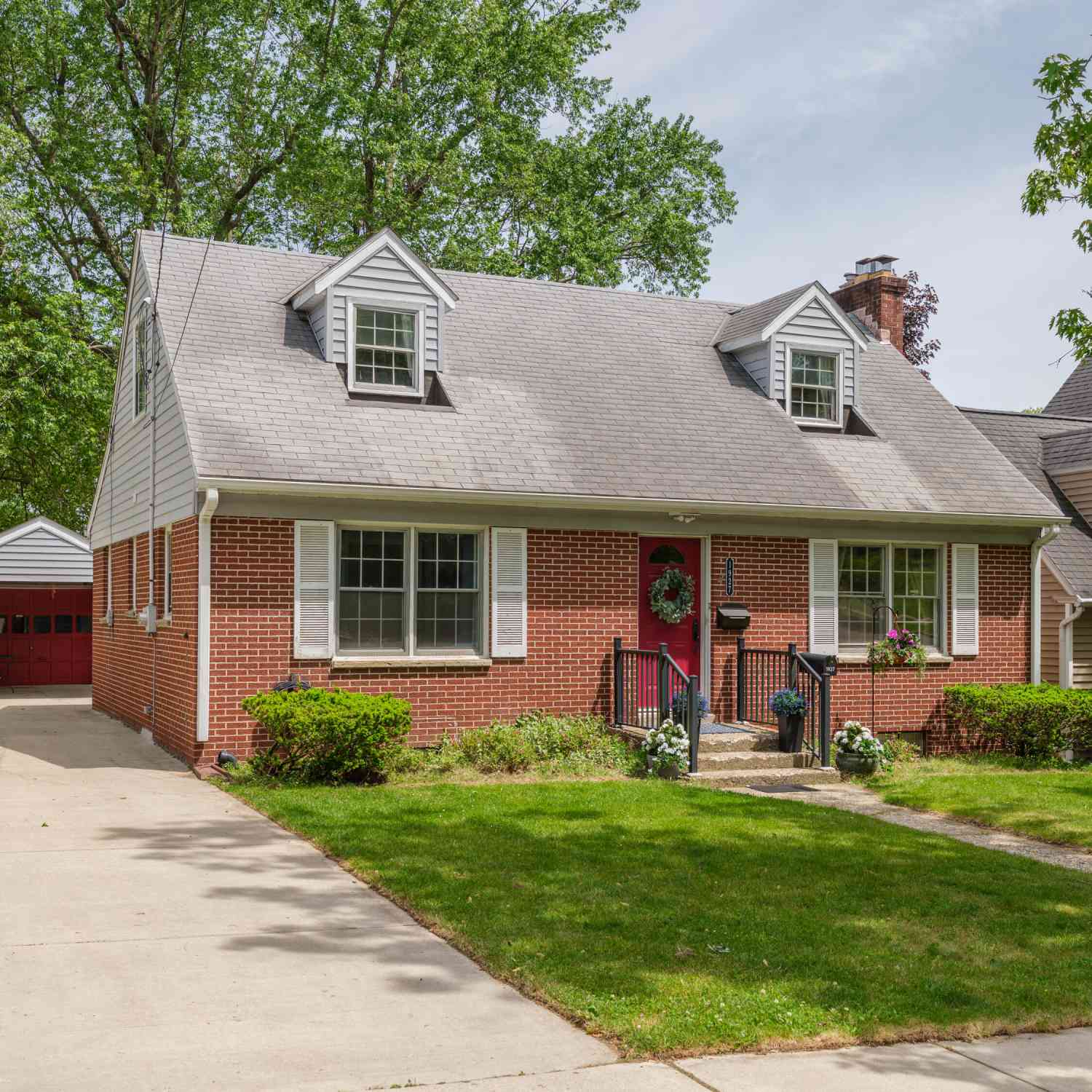 Homes For Sale - 1927 Indiana Street<br/> Kalamazoo, MI 49008