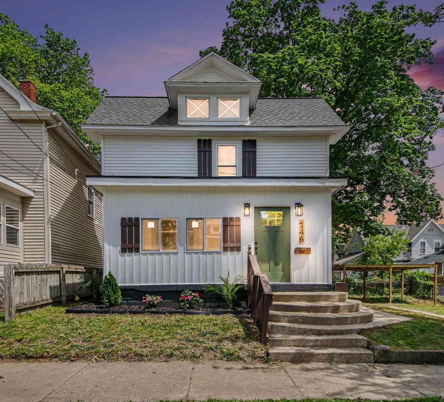 Homes For Sale - 746 Union Avenue<br/> Grand Rapids, MI 49503