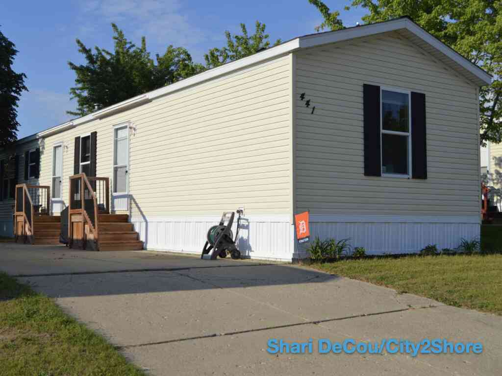 Mobile Home For Sale - 441 Tanglewood Drive #67<br/> Middleville, MI 49333