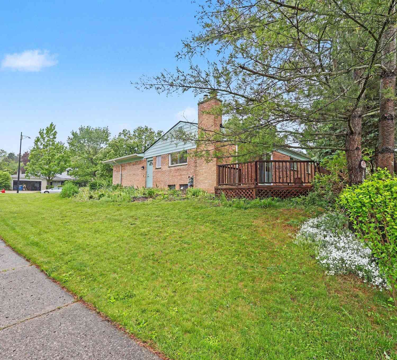 Homes For Sale - 2195 Steeplechase Drive<br/> Washtenaw County, Ann Arbor, MI 48103