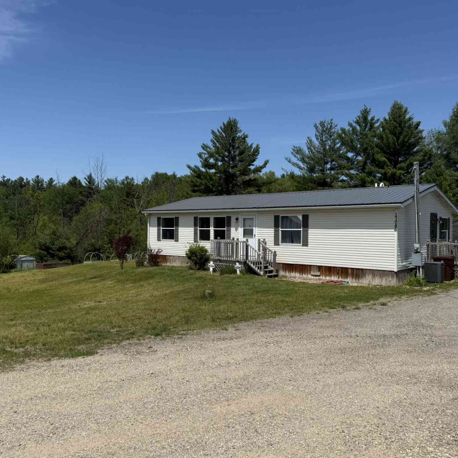 Mobile Home For Sale - 17086 Pierce Road<br/> Stanwood, MI 49346