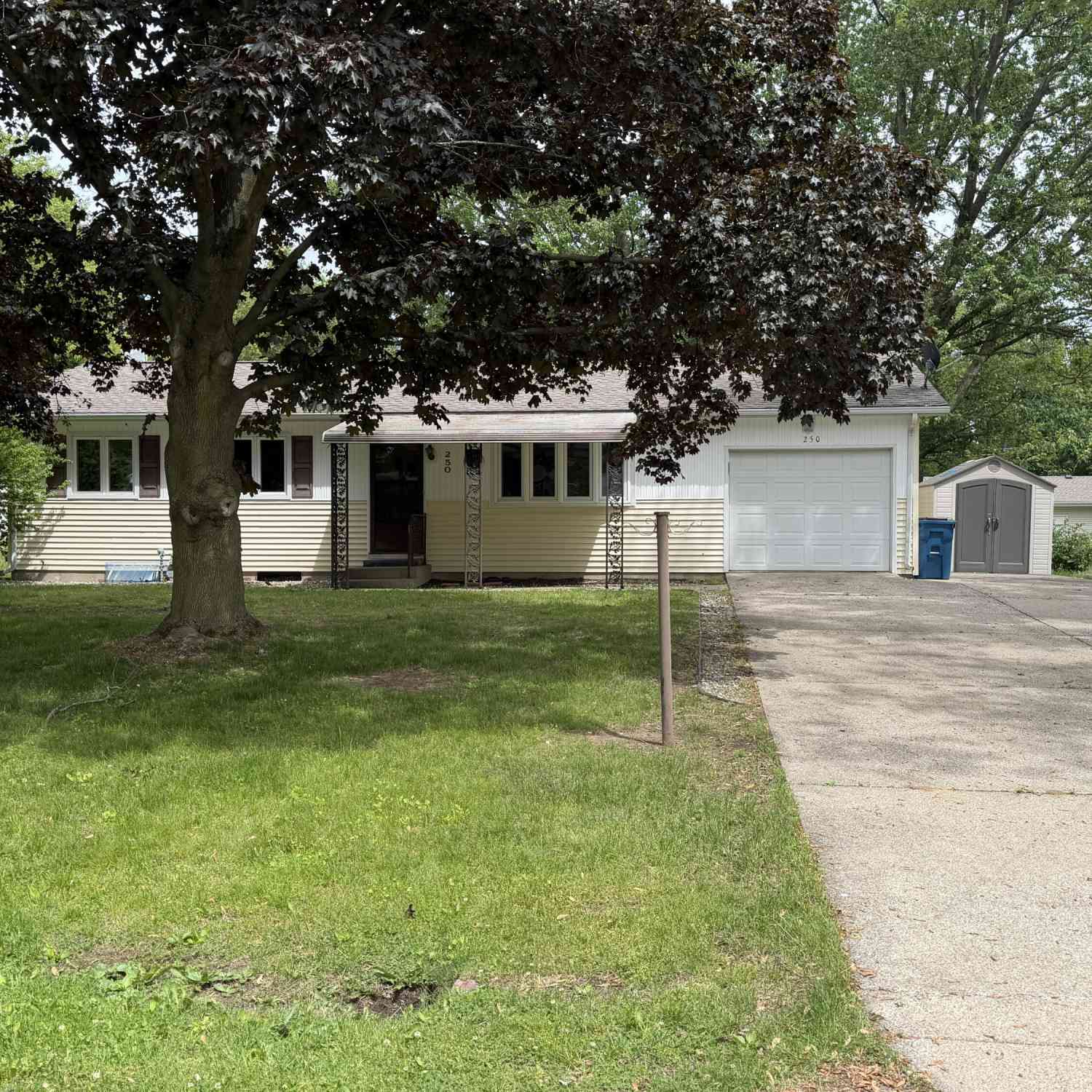Homes For Sale - 250 Lois Drive<br/> Battle Creek, MI 49015