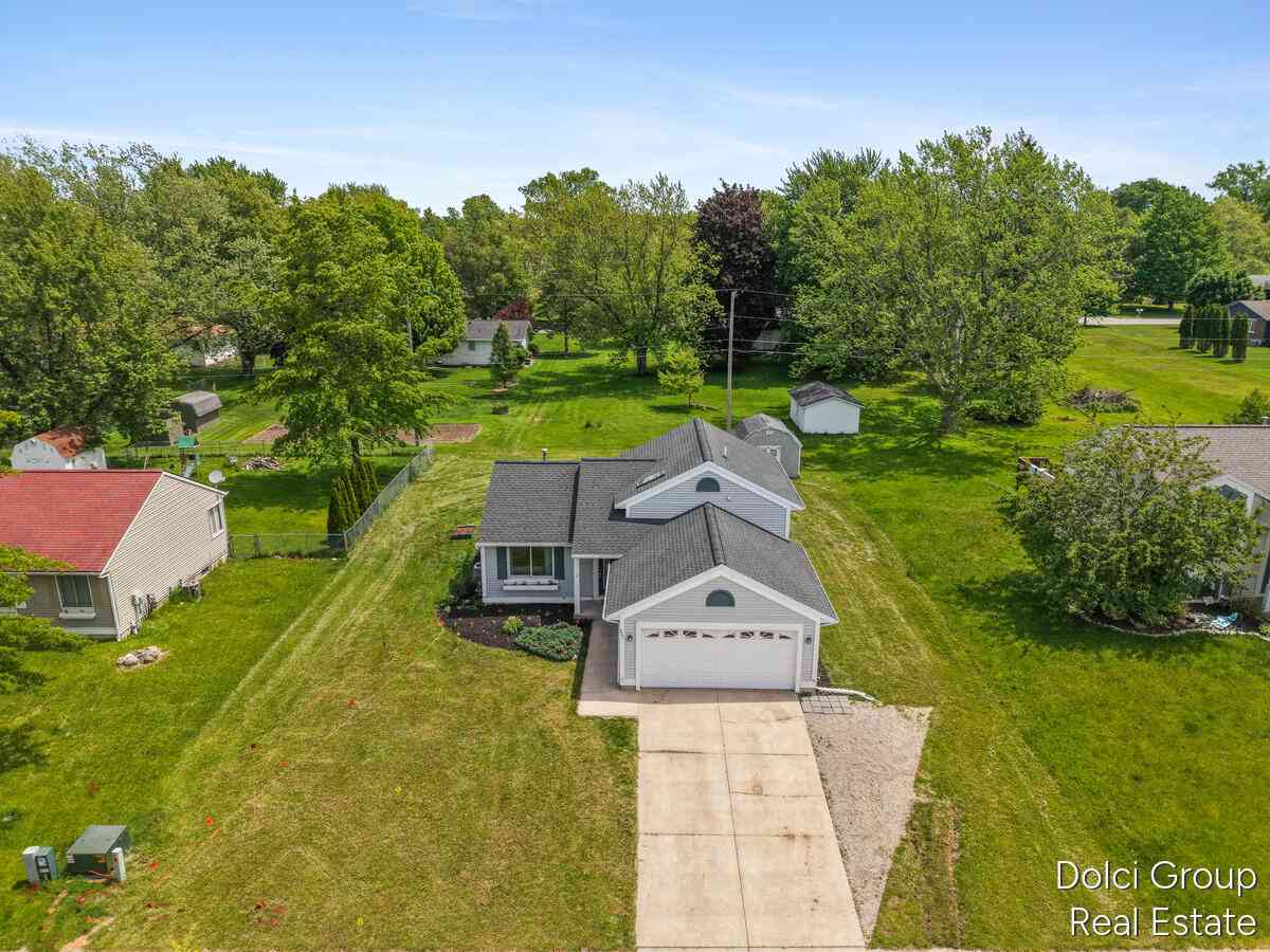 Homes For Sale - 233 Jennifer Lane<br/> Holland, MI 49423