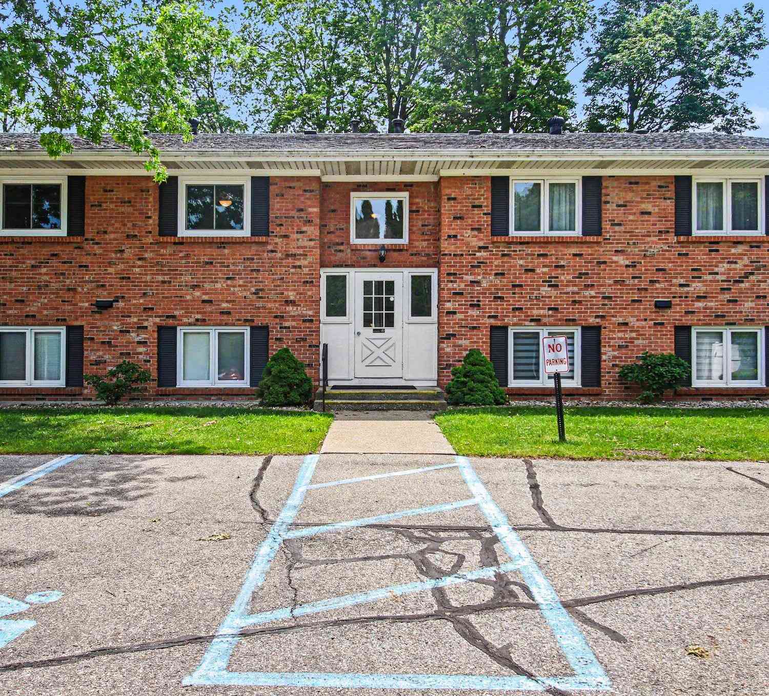 Condo For Sale - 230 S State Street #31<br/> Ottawa County, Zeeland, MI 49464