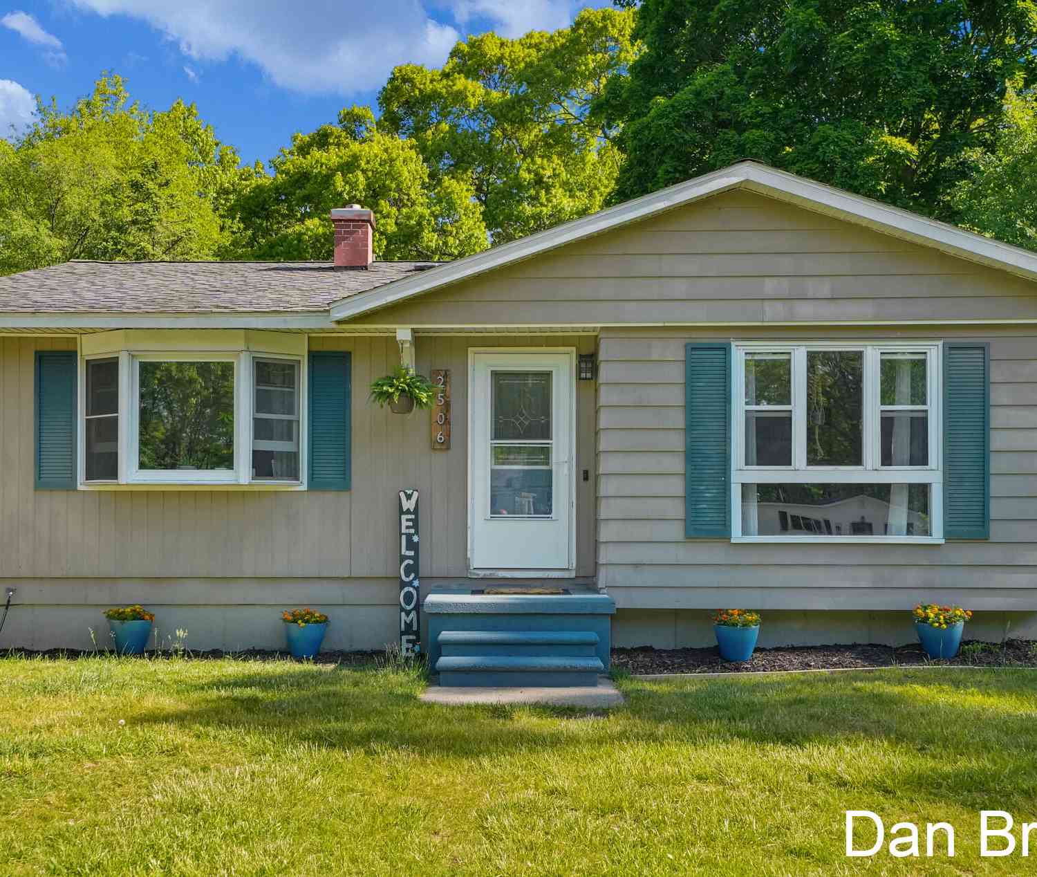 Homes For Sale - 2506 James Avenue<br/> Muskegon, MI 49442