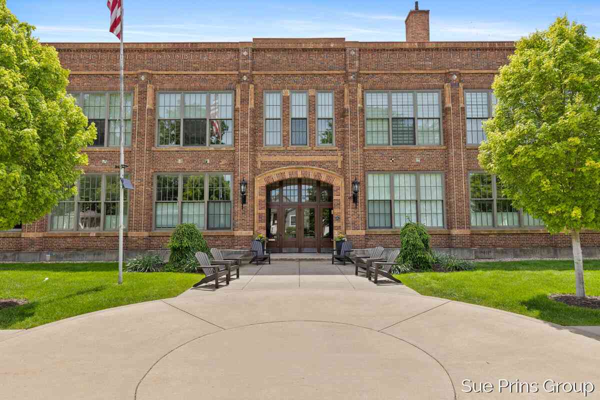 Condo For Sale - 156 W 11th Street #106<br/> Ottawa County, Holland, MI 49423