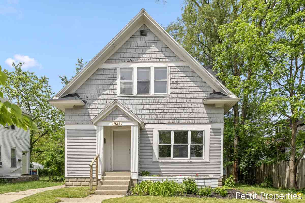 Homes For Sale - 921 Temple Street<br/> Grand Rapids, MI 49507
