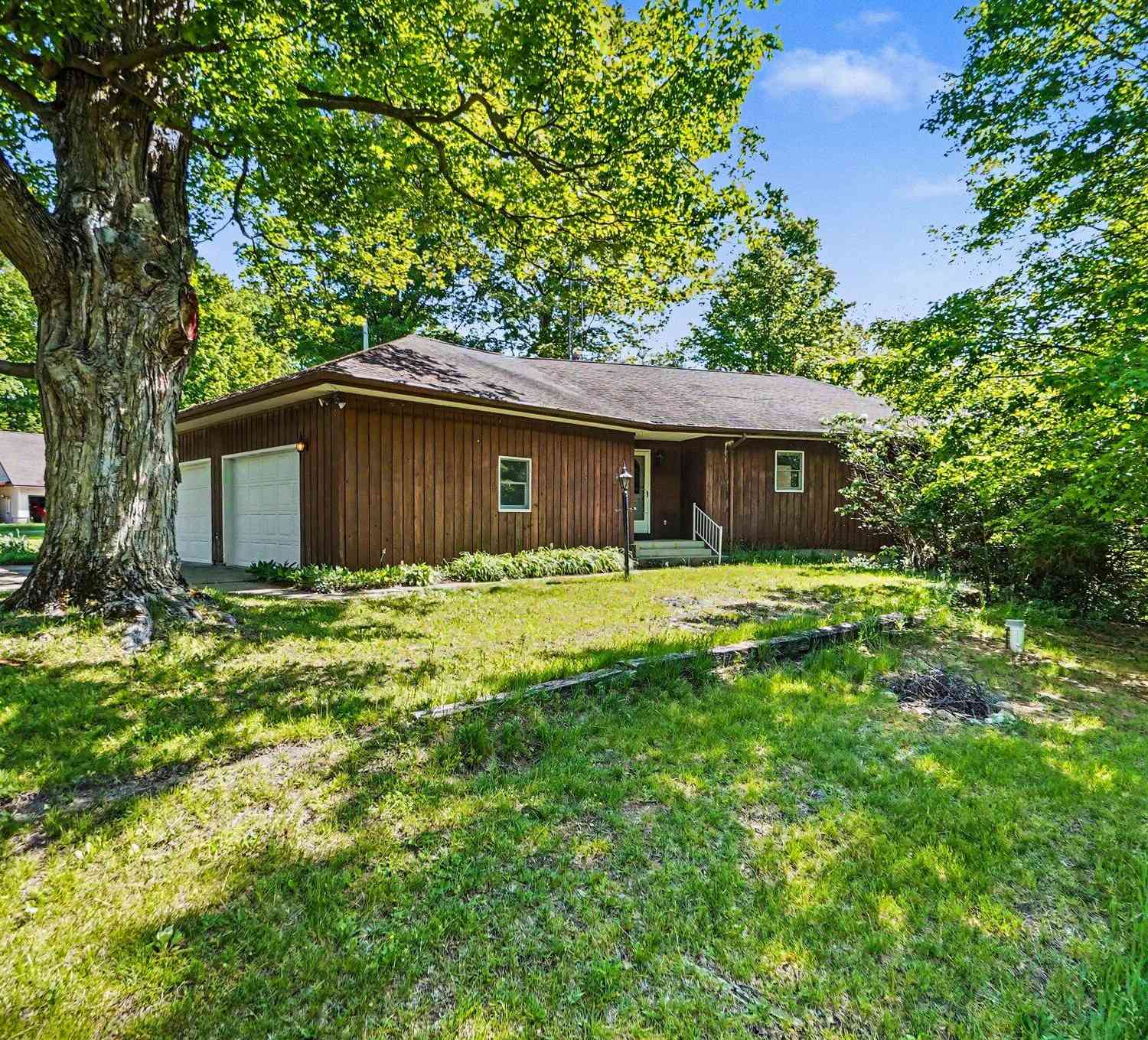 Homes For Sale - 1060 N Meadowbrook Road<br/> White Cloud, MI 49349