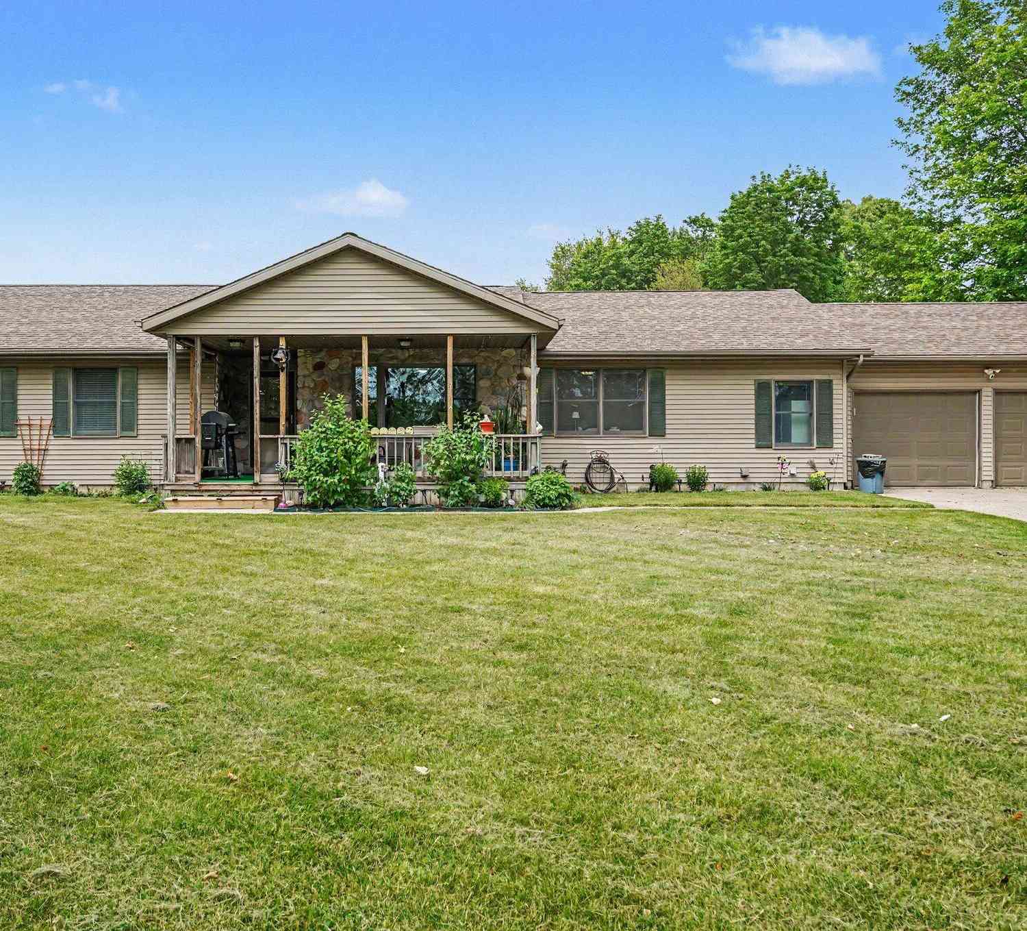 Homes For Sale - 22180 Redfield Street<br/> Edwardsburg, MI 49112
