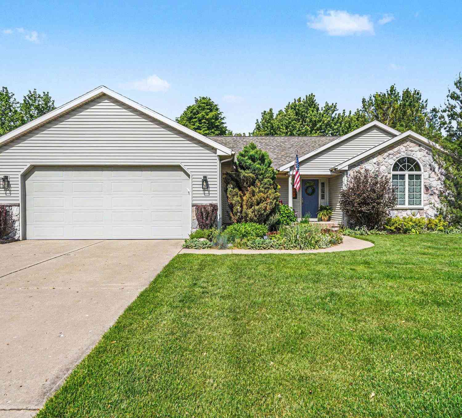 Homes For Sale - 7161 Pine Oak Lane<br/> Hudsonville, MI 49426