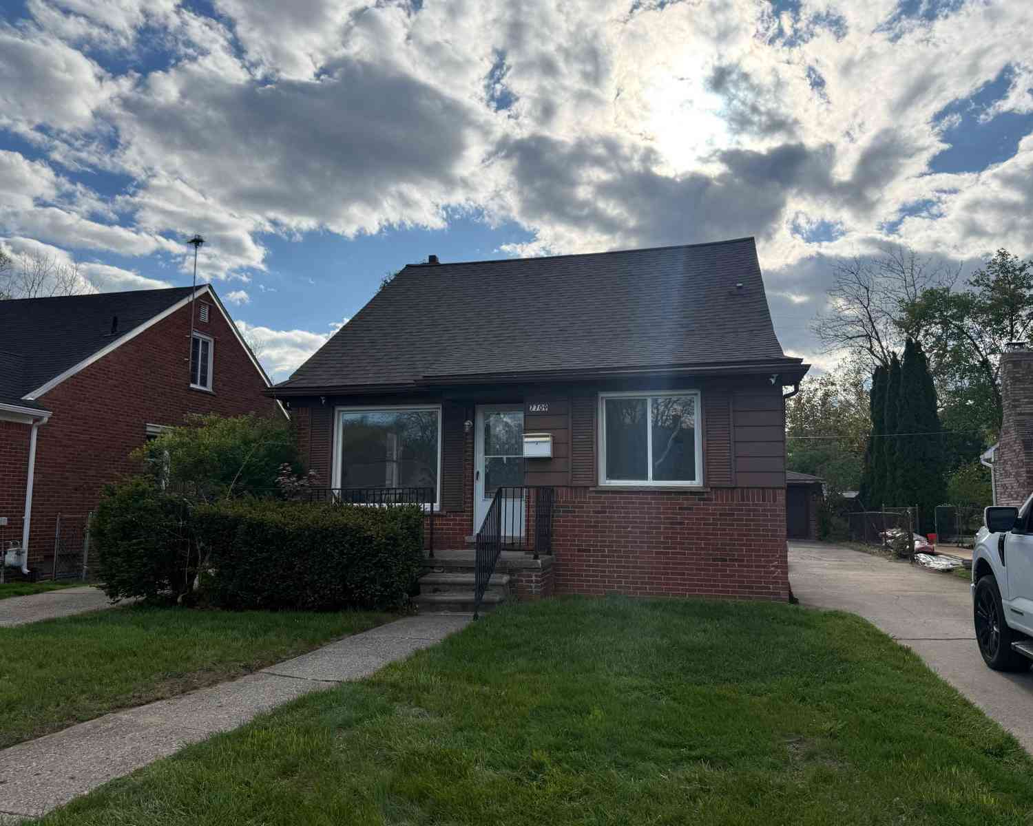Homes For Rent - 7709 Grayfield Street<br/> Dearborn Heights, MI 48127