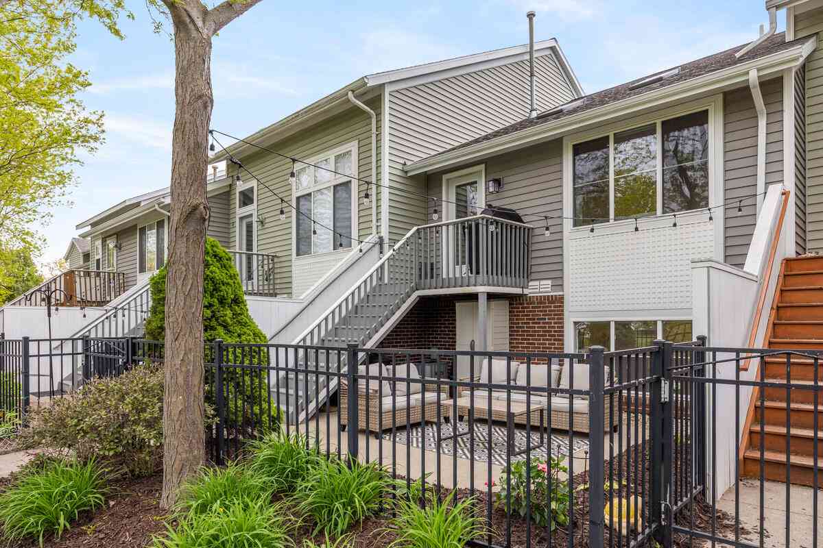 Condo For Sale - 1379 Quarterline Cmns #16<br/> Ottawa County, Holland, MI 49423
