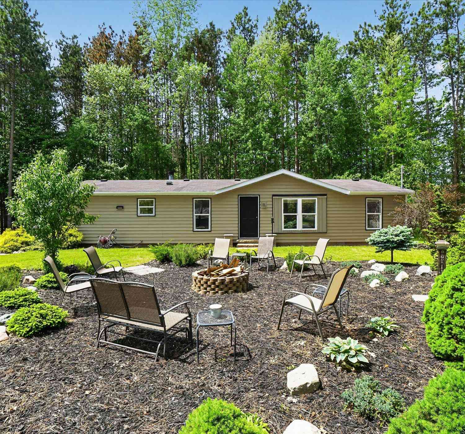 Mobile Home For Sale - 8653 Cochise Drive<br/> Montcalm County, Howard City, MI 49329