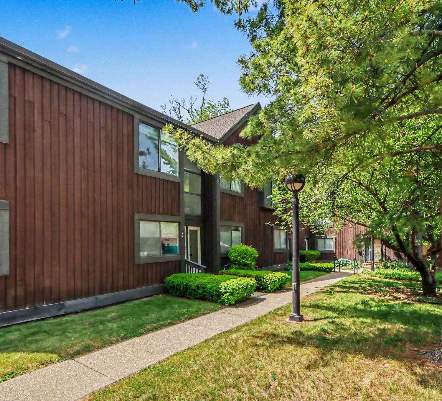 Condo For Sale - 231 Durness Court #A<br/> Kalamazoo, MI 49006