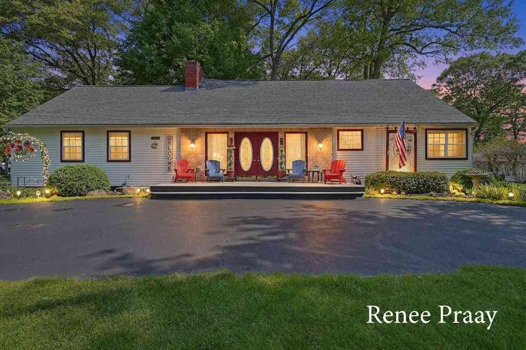 Homes For Sale - 2816 Green Ridge Avenue<br/> Muskegon, MI 49445