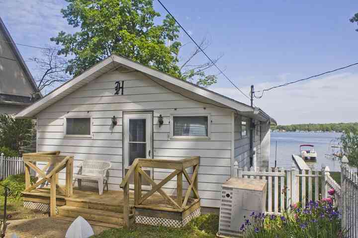 Homes For Sale - 31165 County Line Road<br/> Dowagiac, MI 49047