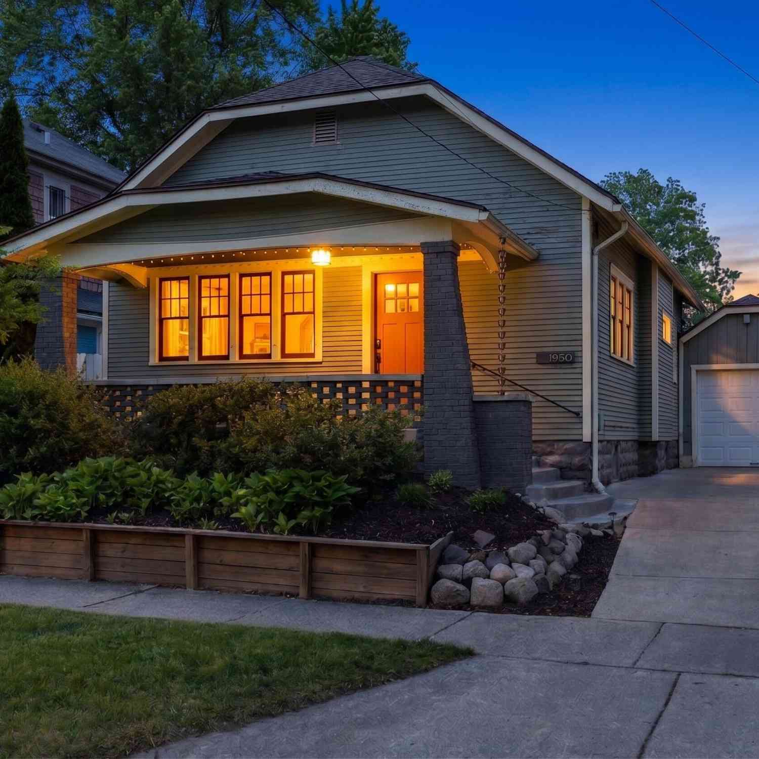 Homes For Sale - 1950 Lafayette Avenue<br/> Grand Rapids, MI 49505