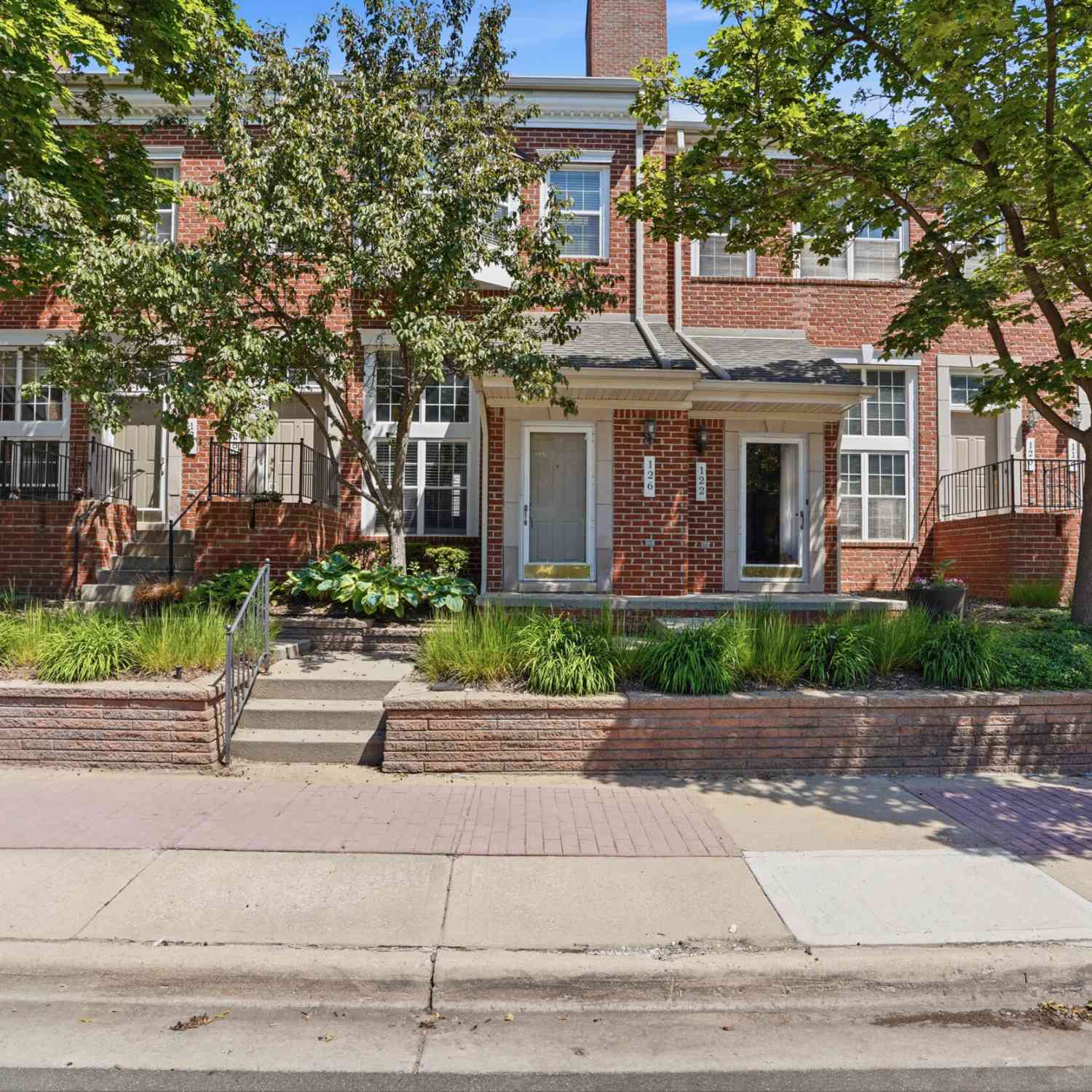 Condo For Sale - 126 Allenhurst Avenue<br/> Royal Oak, MI 48067