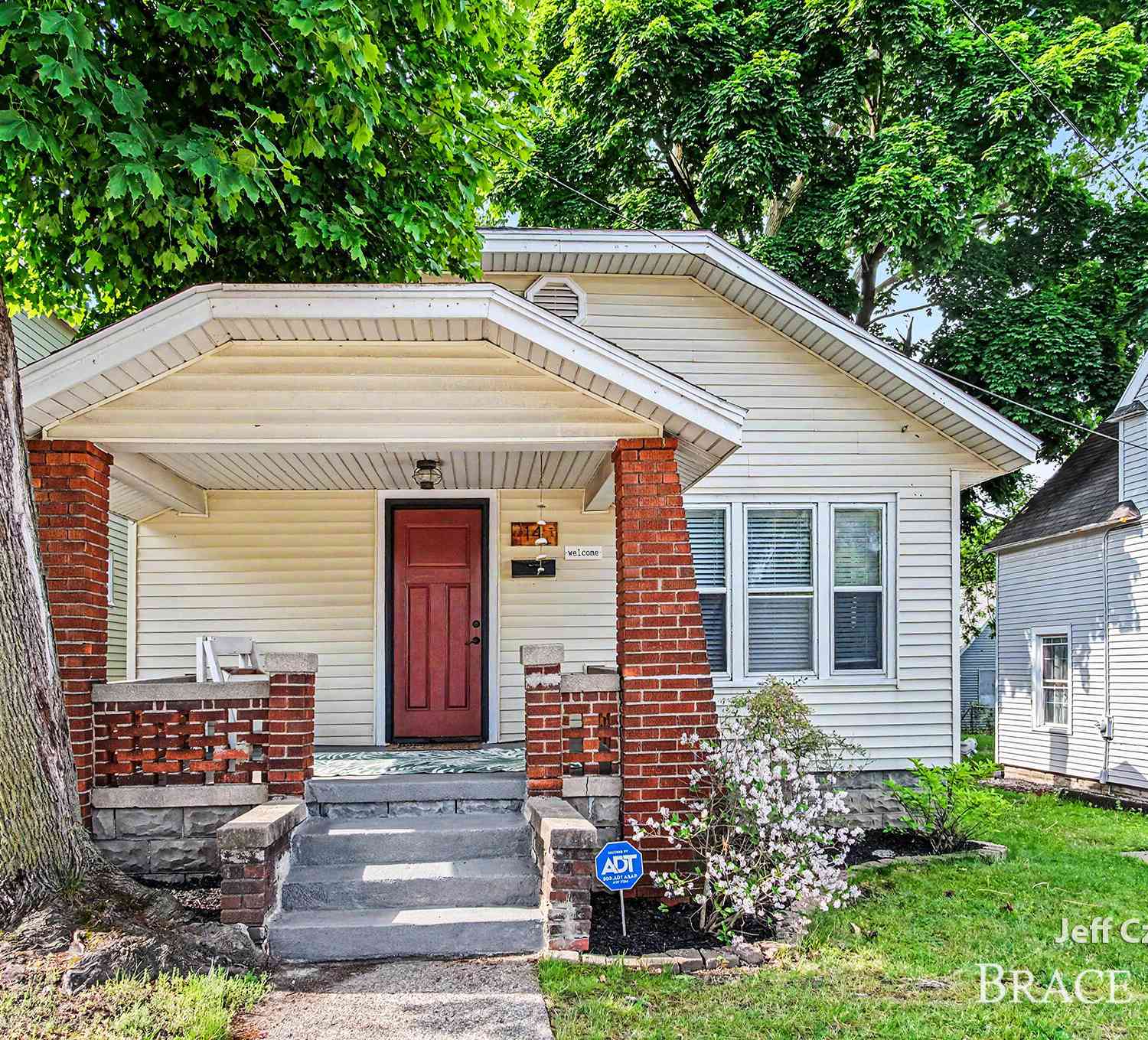 Homes For Sale - 14 Ann Street<br/> Grand Rapids, MI 49505
