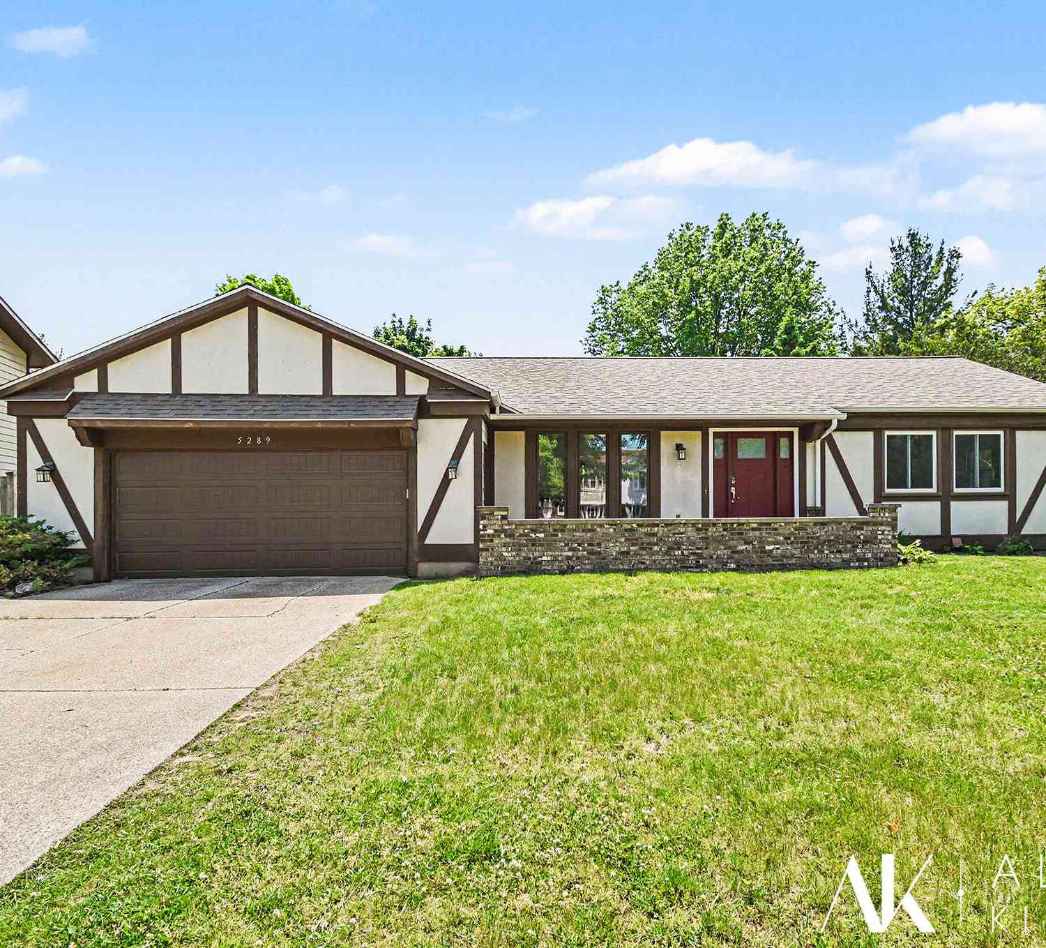 Homes For Sale - 5289 Queensbury Drive<br/> Kent County, Kentwood, MI 49508