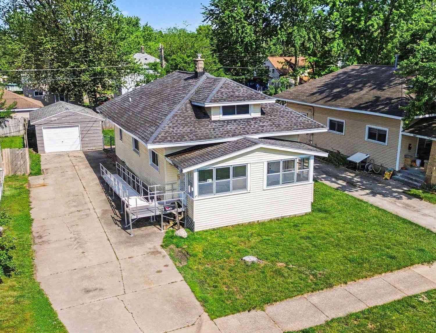 Homes For Sale - 2434 Lamar Avenue<br/> Wyoming, MI 49519