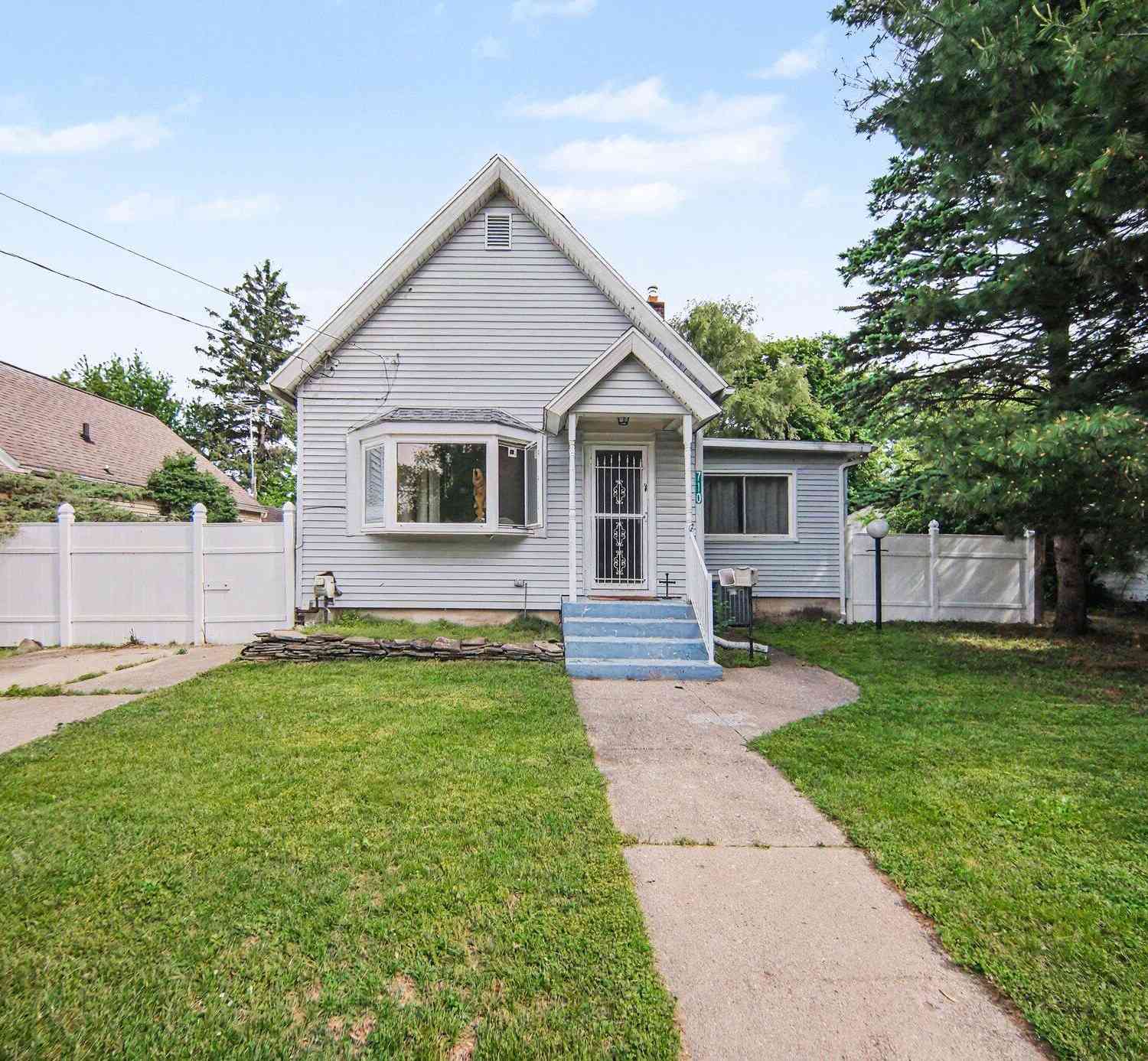 Homes For Sale - 710 Union Street<br/> Jackson, MI 49203