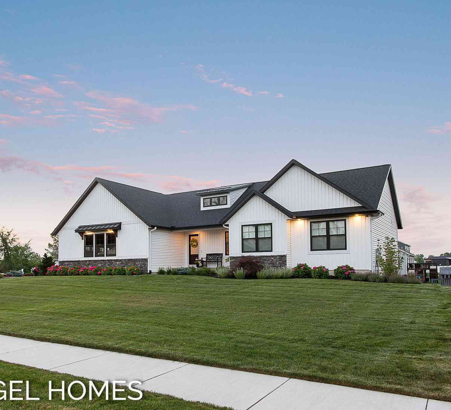 Homes For Sale - 7268 Yellowstone Drive<br/> Hudsonville, MI 49426