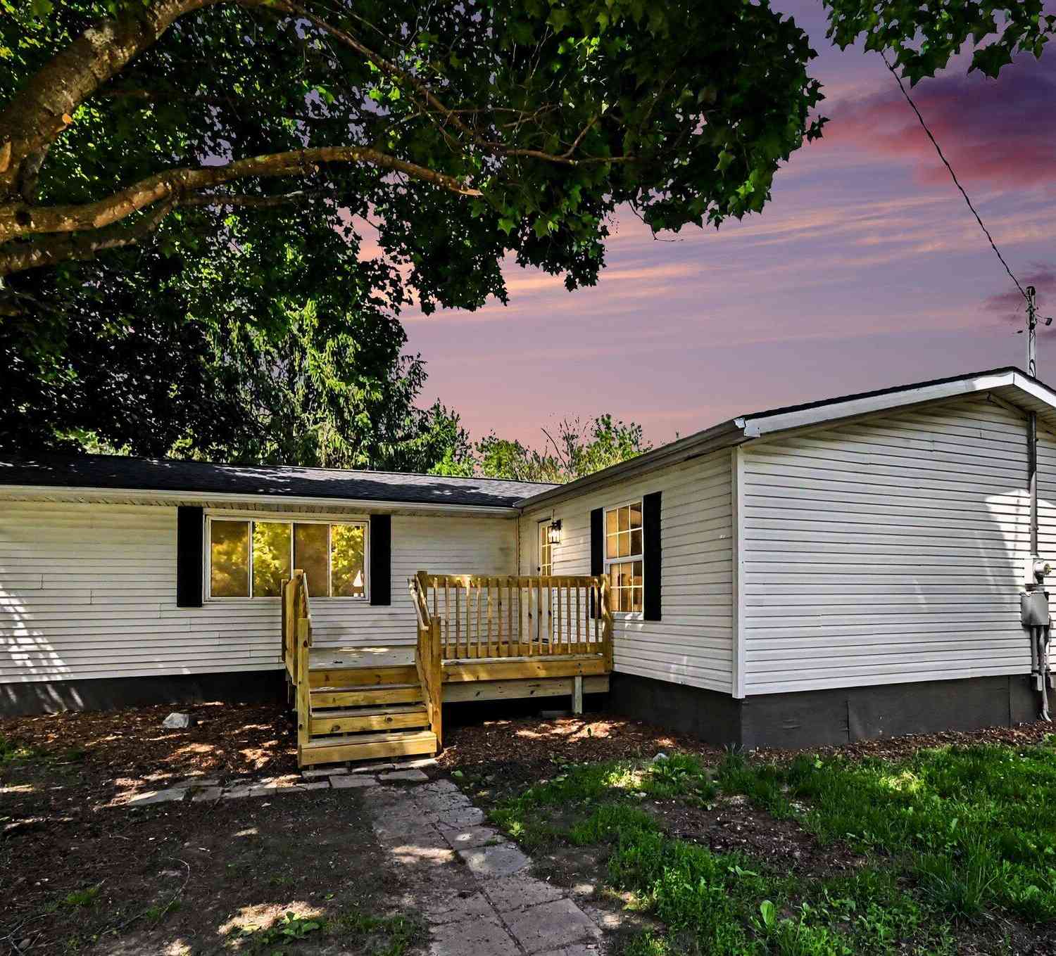 Mobile Home For Sale - 2795 S Bradley Road<br/> Eaton County, Charlotte, MI 48813