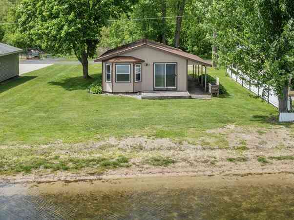 Homes For Sale - 9048 Loveless Drive<br/> Kent County, Rockford, MI 49341