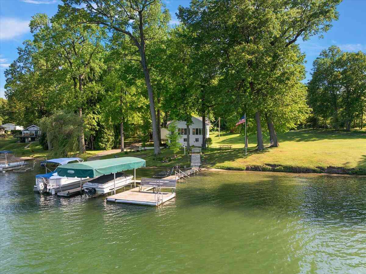 Homes For Sale - 66666 95th Avenue<br/> Dowagiac, MI 49047