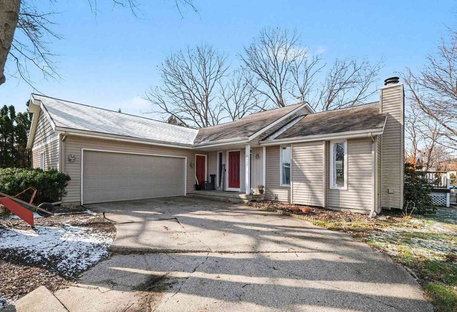 Homes For Sale - 6617 Knollview Drive<br/> Hudsonville, MI 49426