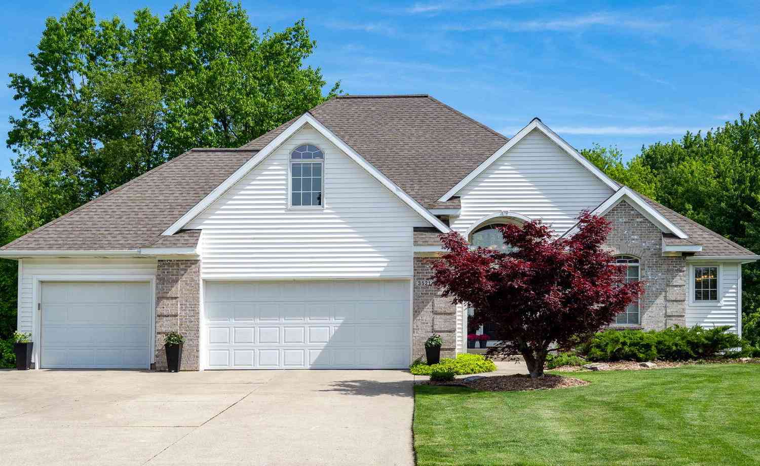 Homes For Sale - 3521 Sunrise Lane<br/> Grand Rapids, MI 49534