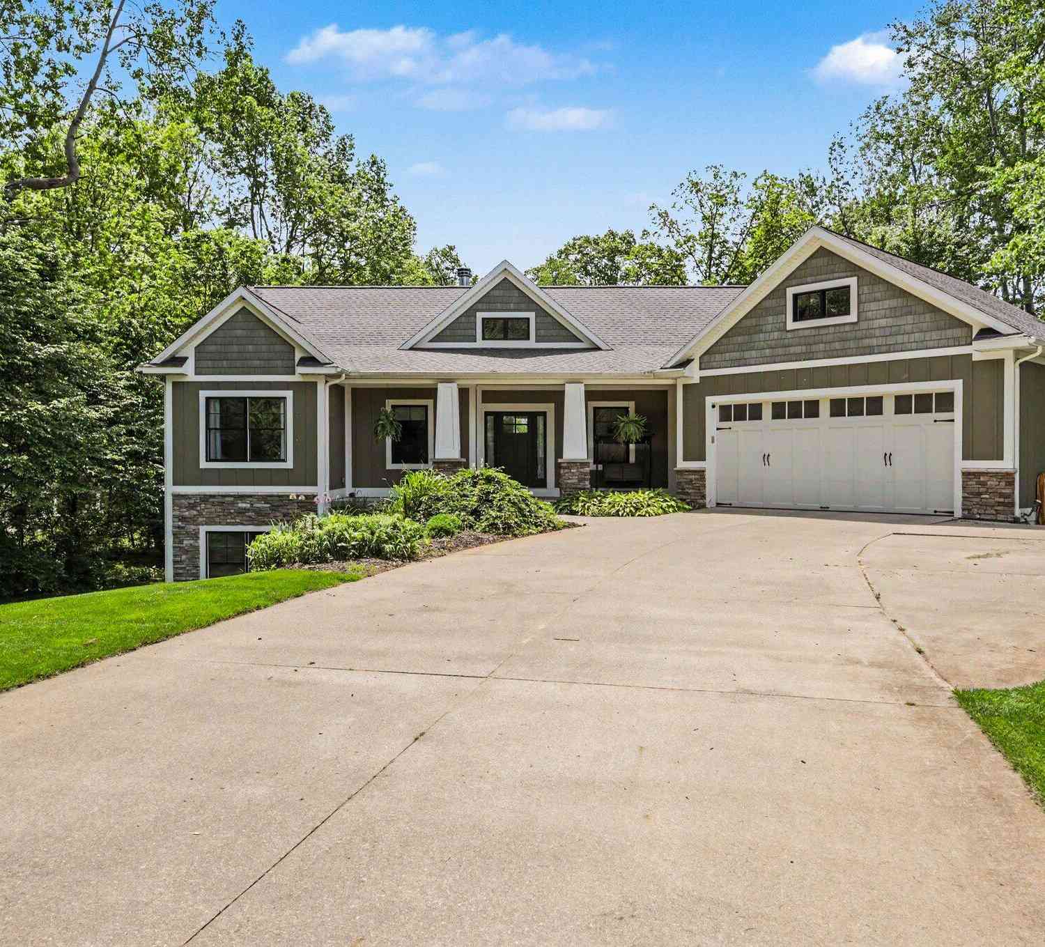 Homes For Sale - 5318 Lamont Farms Drive<br/> Ottawa County, Coopersville, MI 49404