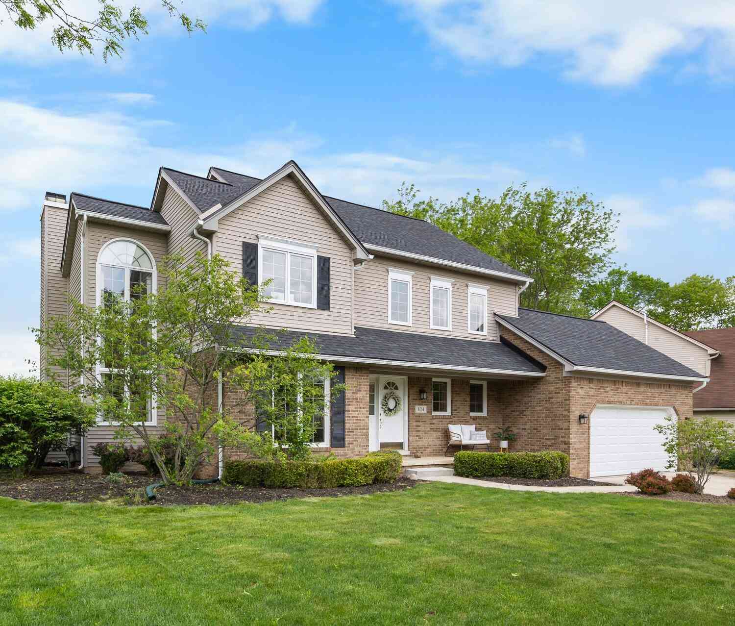 Homes For Sale - 624 Woodhill Drive<br/> Saline, MI 48176