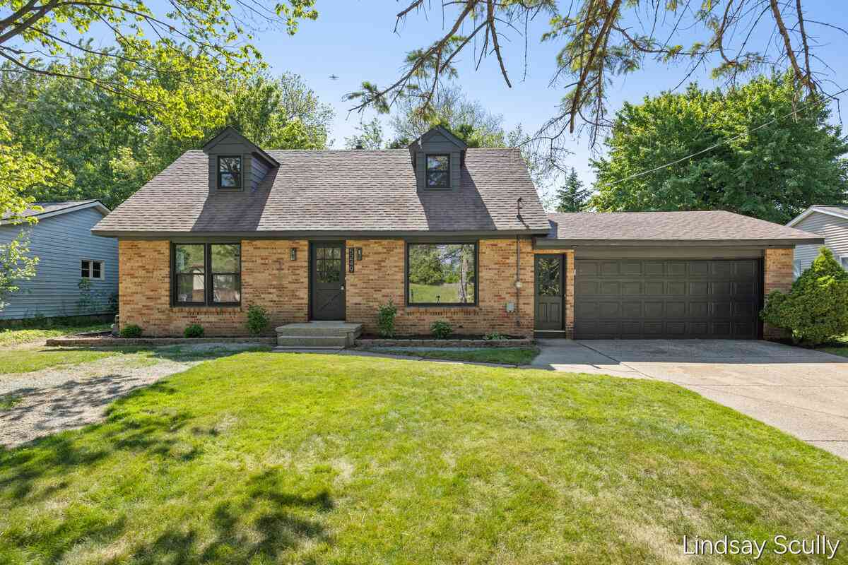 Homes For Sale - 5249 Newcastle Drive<br/> Kent County, Kentwood, MI 49508