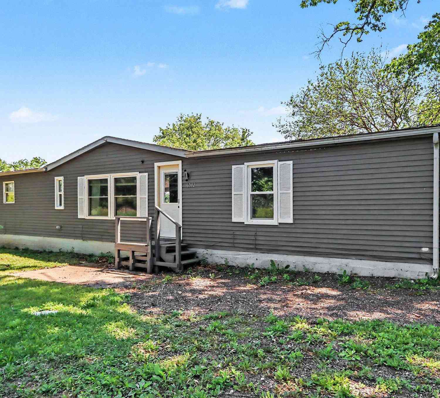 Mobile Home For Sale - 6082 E V Avenue<br/> Vicksburg, MI 49097