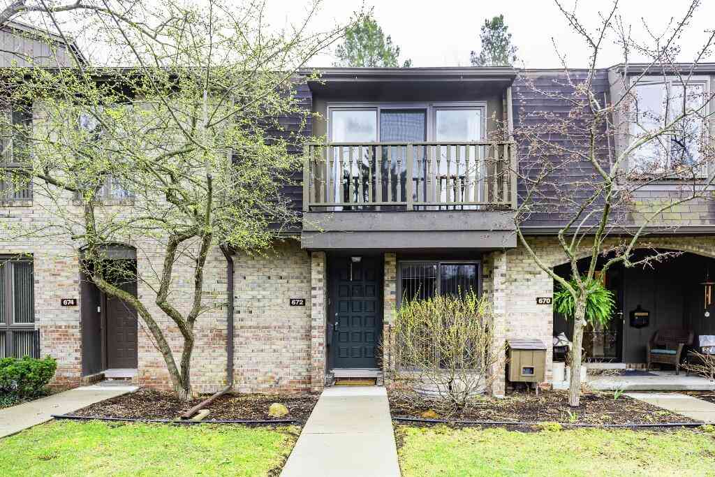 Condo For Sale - 672 Greenhills Drive<br/> Ann Arbor, MI 48105