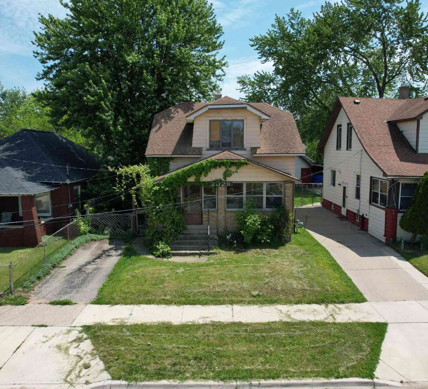 Homes For Sale - 2028 Denwood Avenue<br/> Wyoming, MI 49509