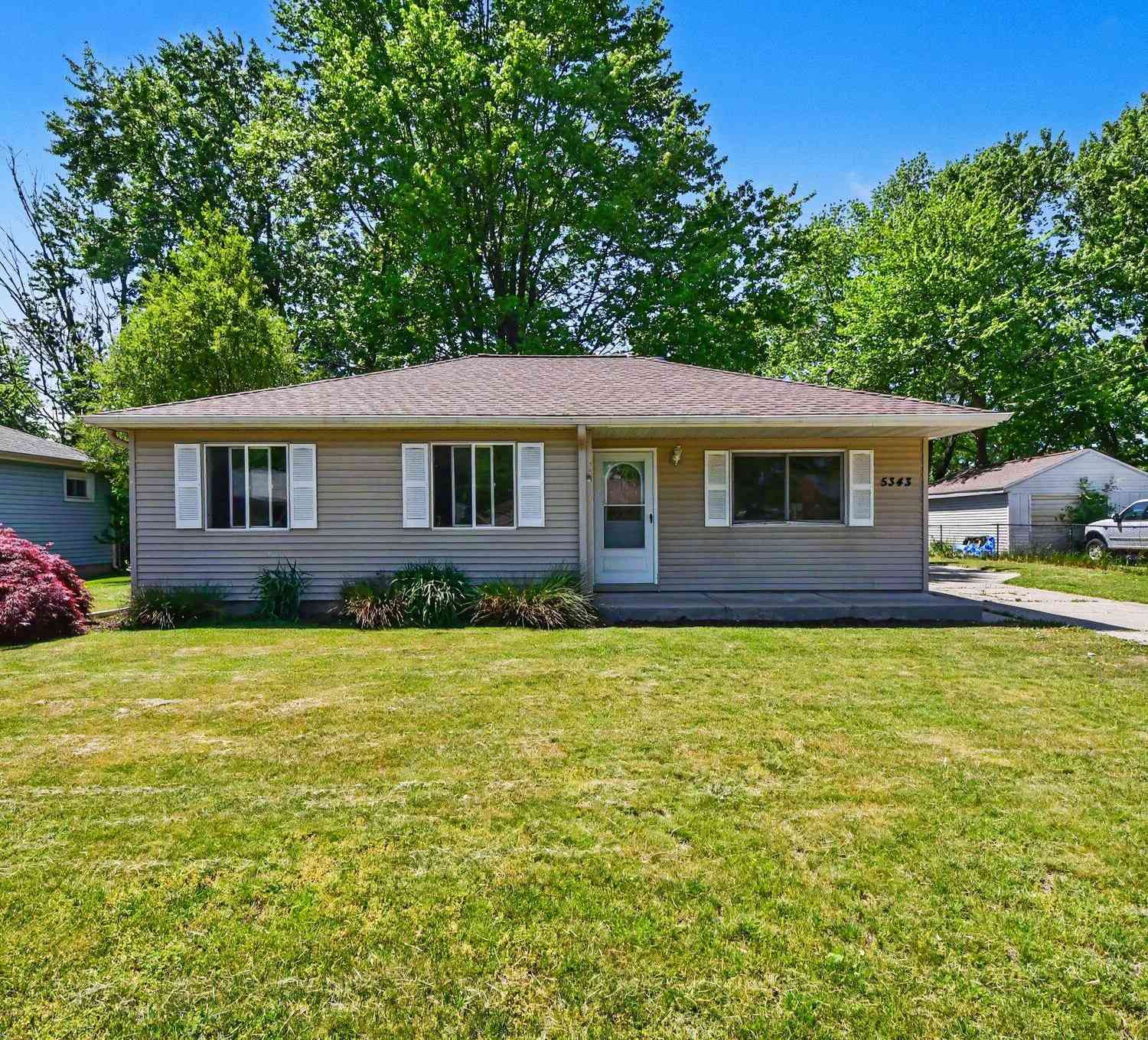 Homes For Sale - 5343 Mick Avenue<br/> Grand Rapids, MI 49548