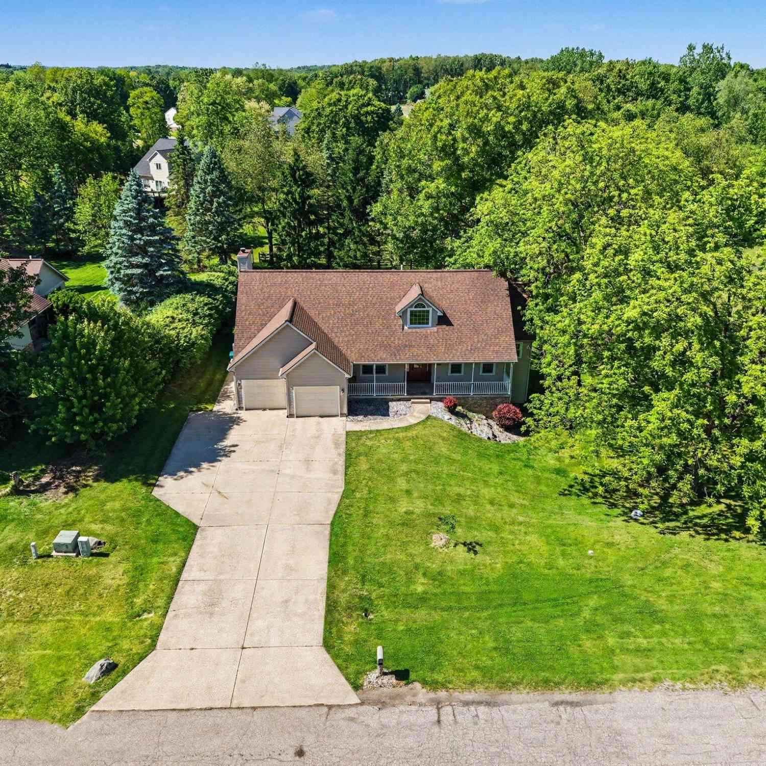 Homes For Sale - 13574 Orchard Court<br/> Chelsea, MI 48118