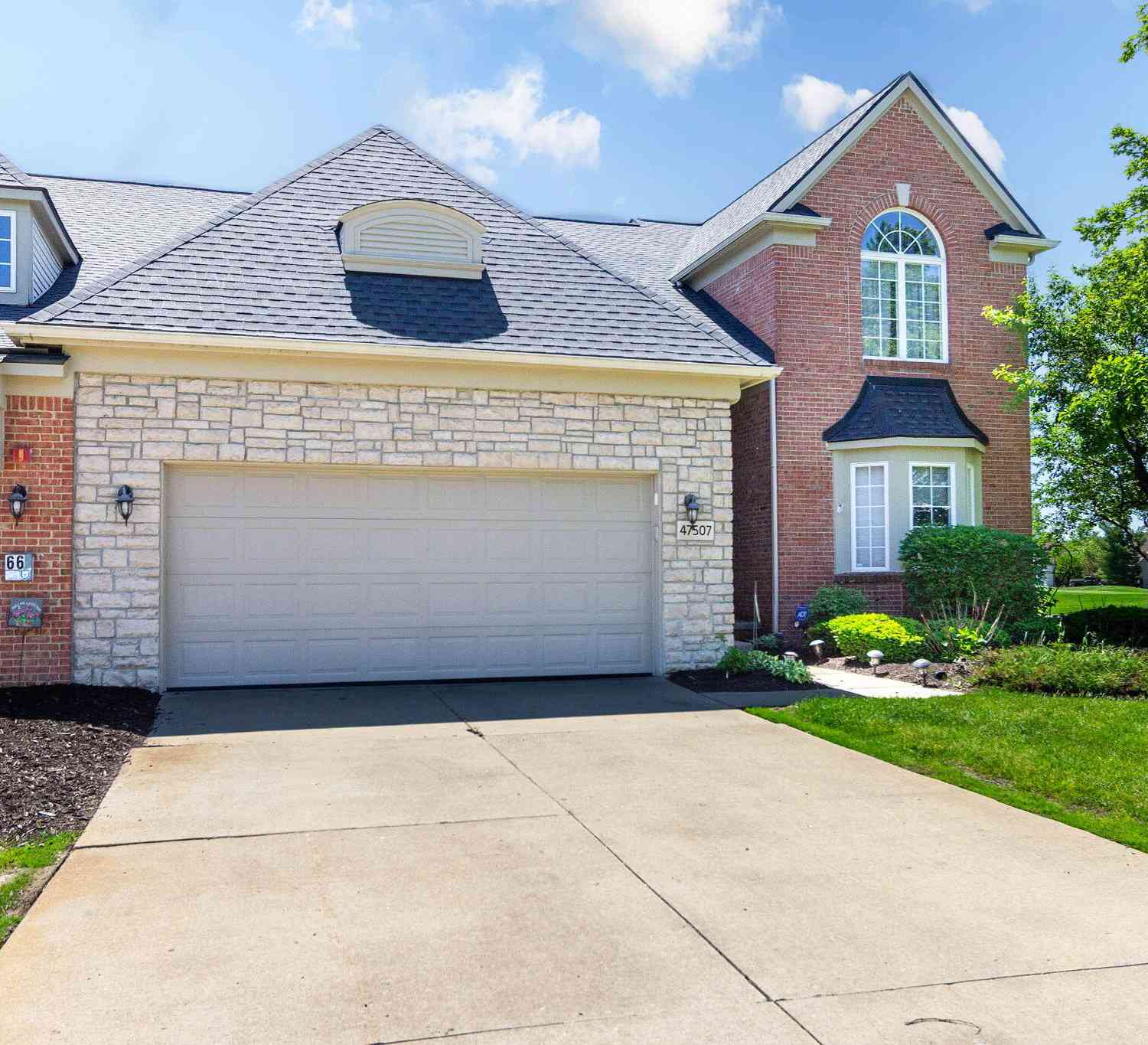 Condo For Sale - 47507 Vistas Cir Drive<br/> Canton, MI 48188