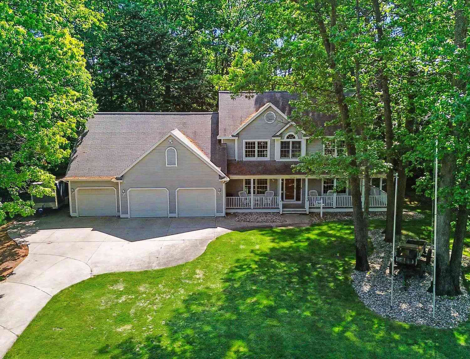 Homes For Sale - 13784 Hofma Drive<br/> Grand Haven, MI 49417