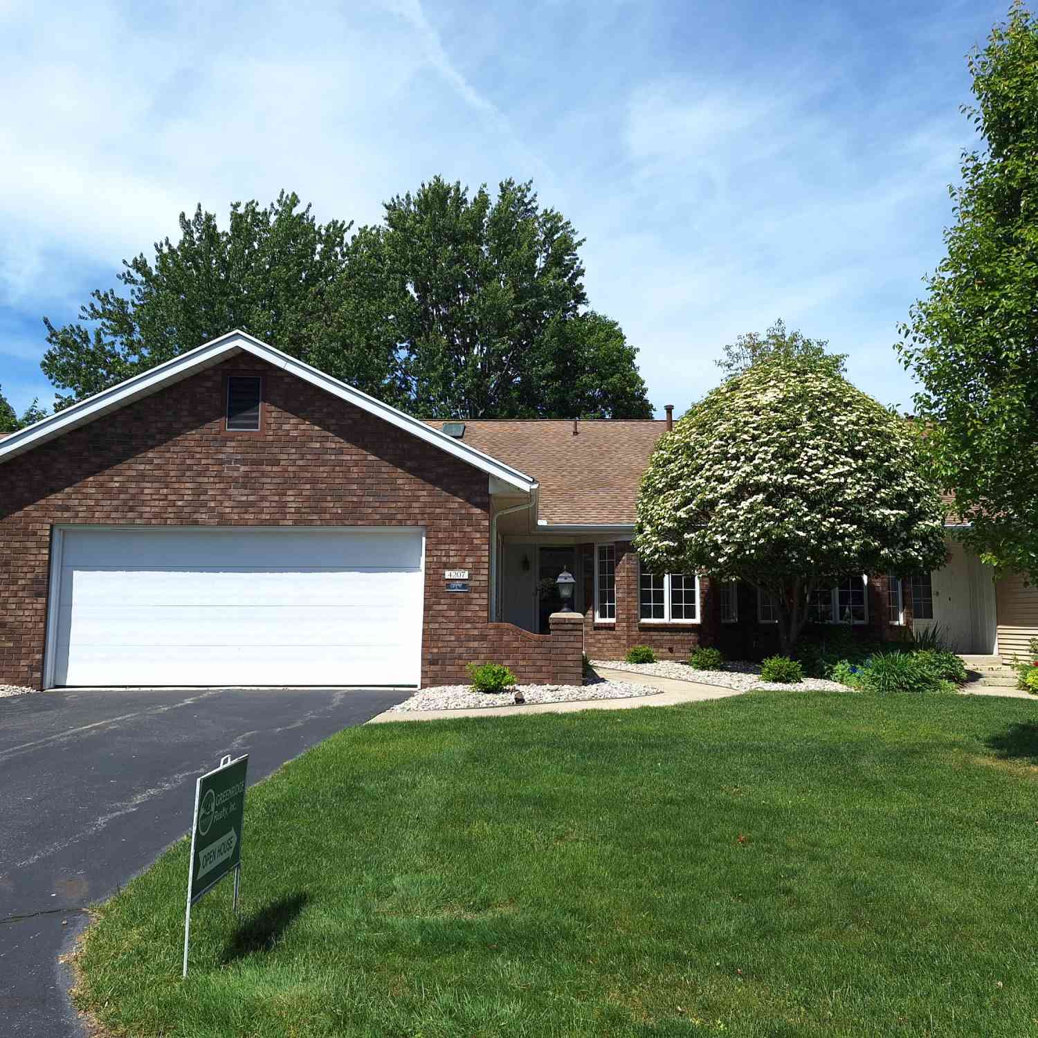 Condo For Sale - 4207 Redbush Drive<br/> Kent County, Grandville, MI 49418